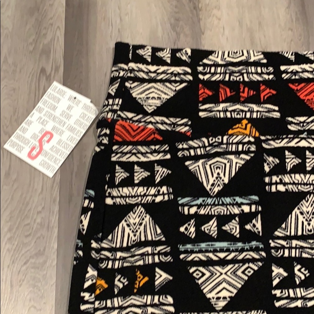 Lularoe Cassie skirt new with tags!! - Picture 2 of 2